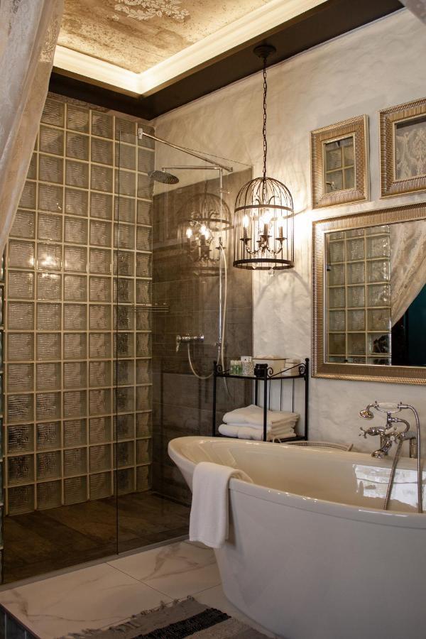 Manna Boutique Hotel (Adults Only) Киев Екстериор снимка